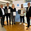 Das Bild zeigt die Erstplatzierten beim Innovationspreis 2025 mit Professor Heinrich Köster und Gerald Rhein.