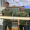 Das Bild zeigt die Sieger des Brückenbauwettbewerbs 2025 Florian Nießlbeck und Korbinian Müller.