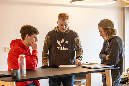 Studierende beim ROCkET Inkubatorprogramm StartUP Prototyping