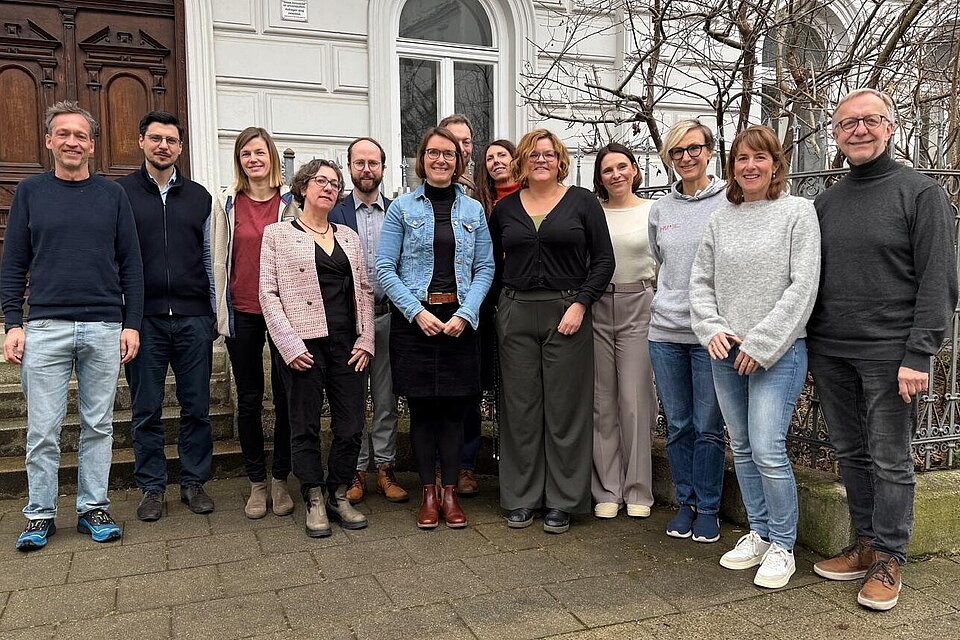 Das Bild zeigt die Vertreterinnen und Vertreter der Projektpartner beim Gründungs-Hub Oberbayern.