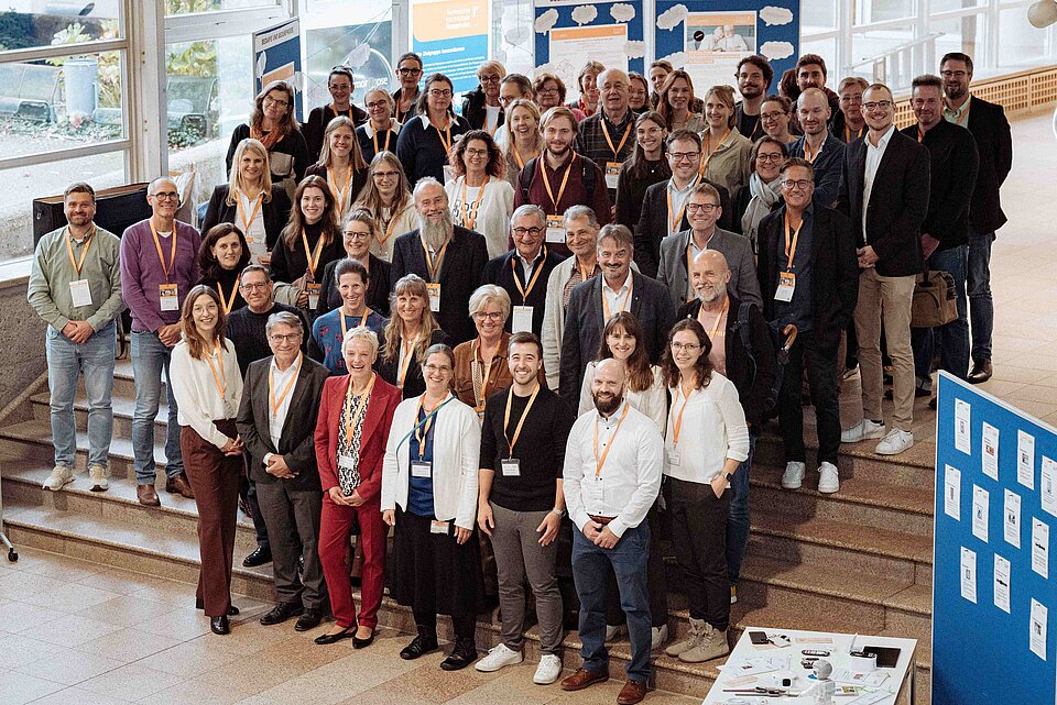 Gruppenbild der Teilnehmenden an der Abschlussveranstaltung DeinHaus 4.0 Oberbayern