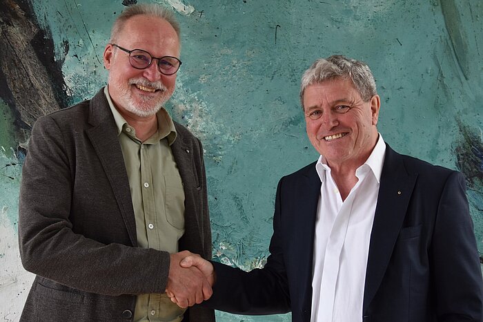 Das Bild zeigt Professor Alexander Lohmeier und Professor Heinrich Köster, Präsident der TH Rosenheim.